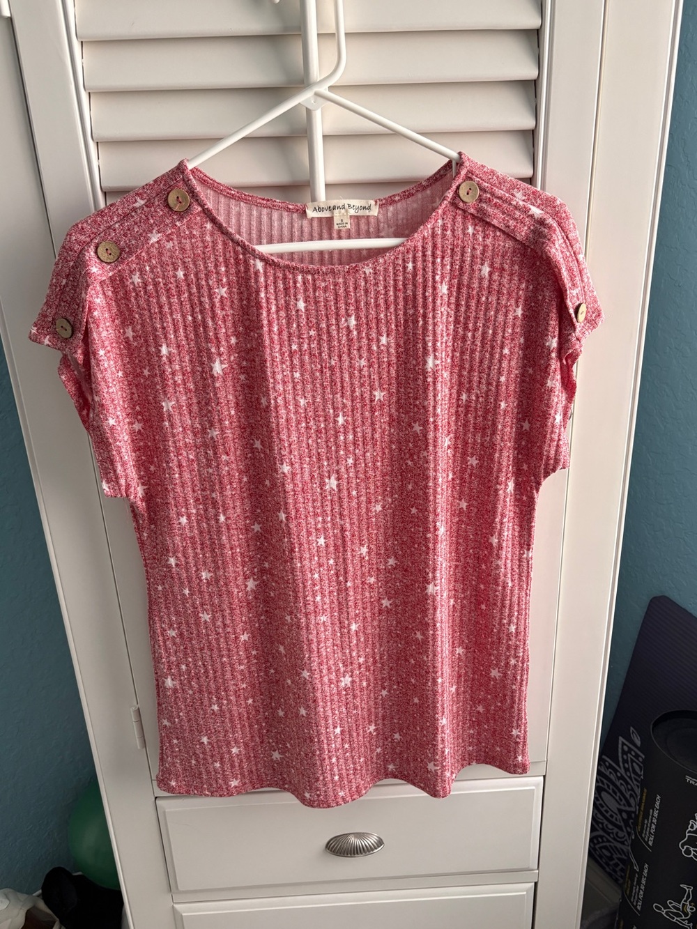 Above and Beyond Pink Star Print Button-Shoulder Ribbed Top